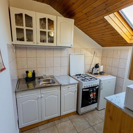 Kismokus Apartman Eger Exteriör bild