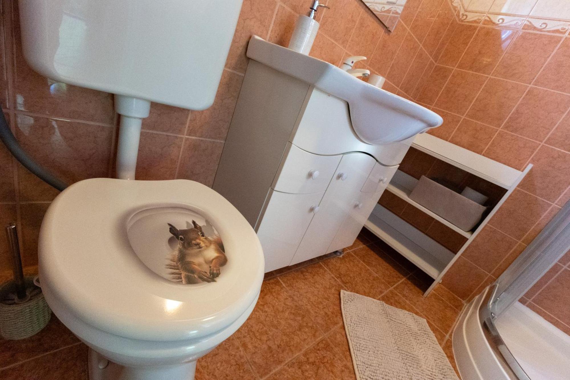 Kismokus Apartman Eger Exteriör bild