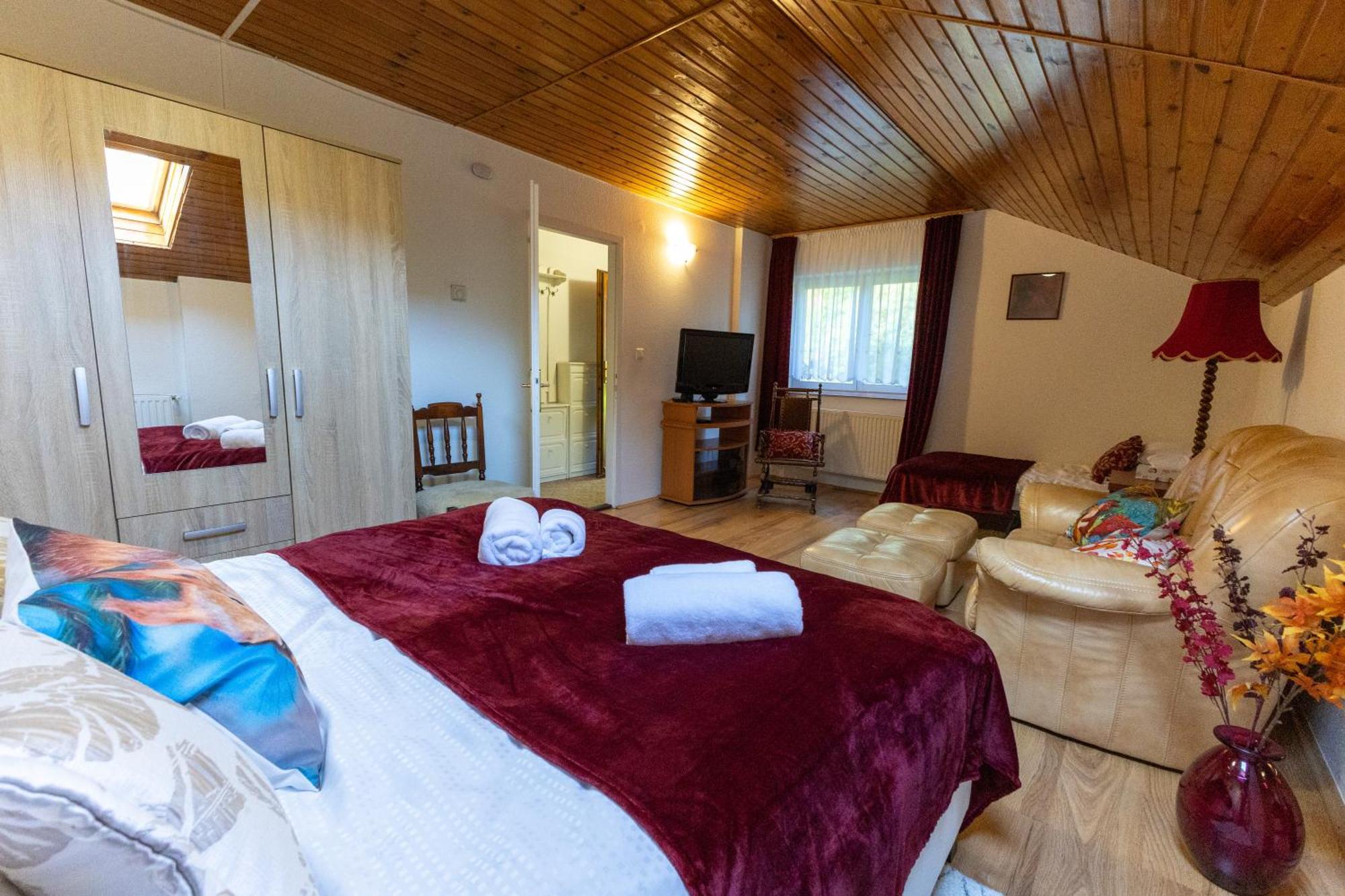 Kismokus Apartman Eger Exteriör bild