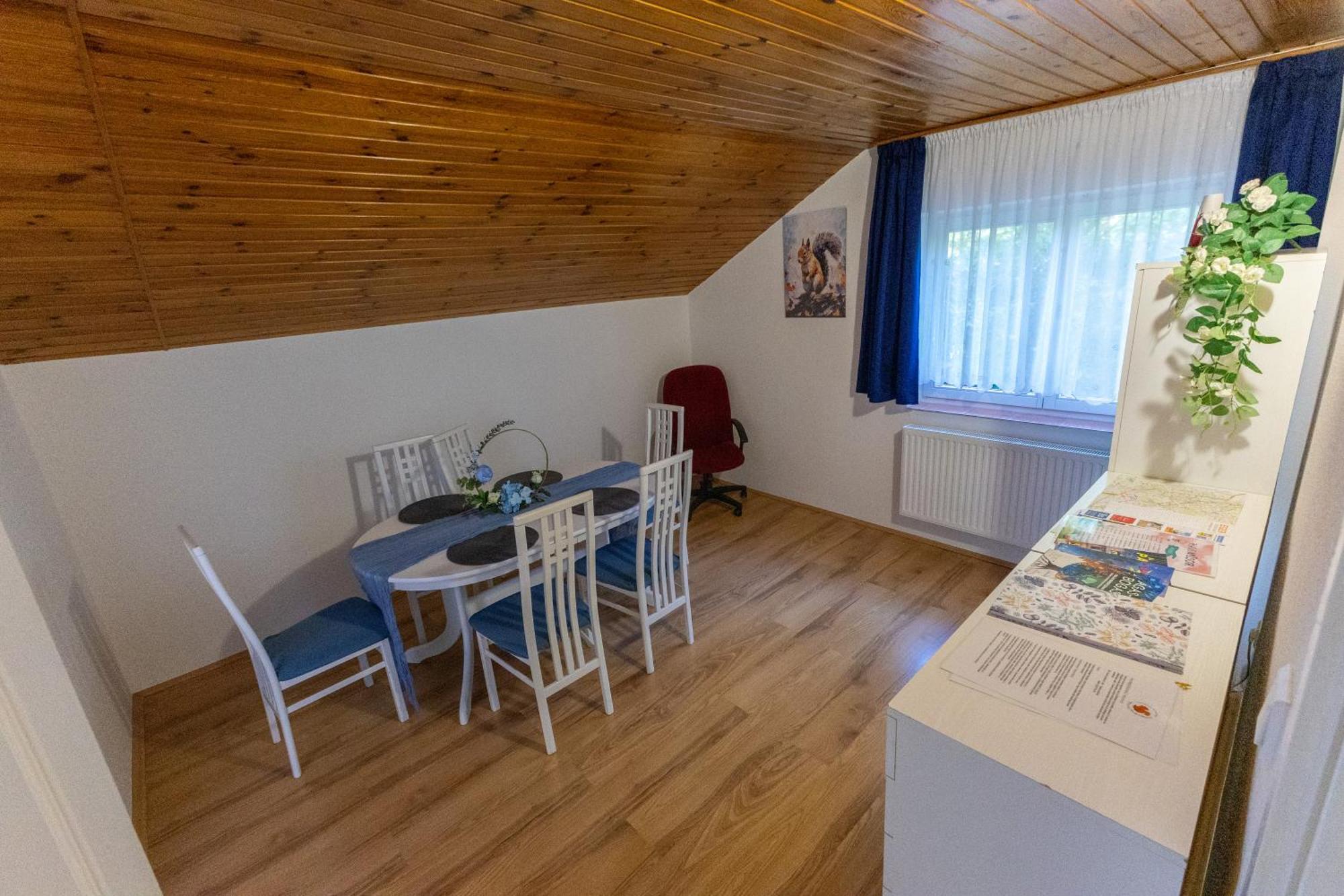 Kismokus Apartman Eger Exteriör bild