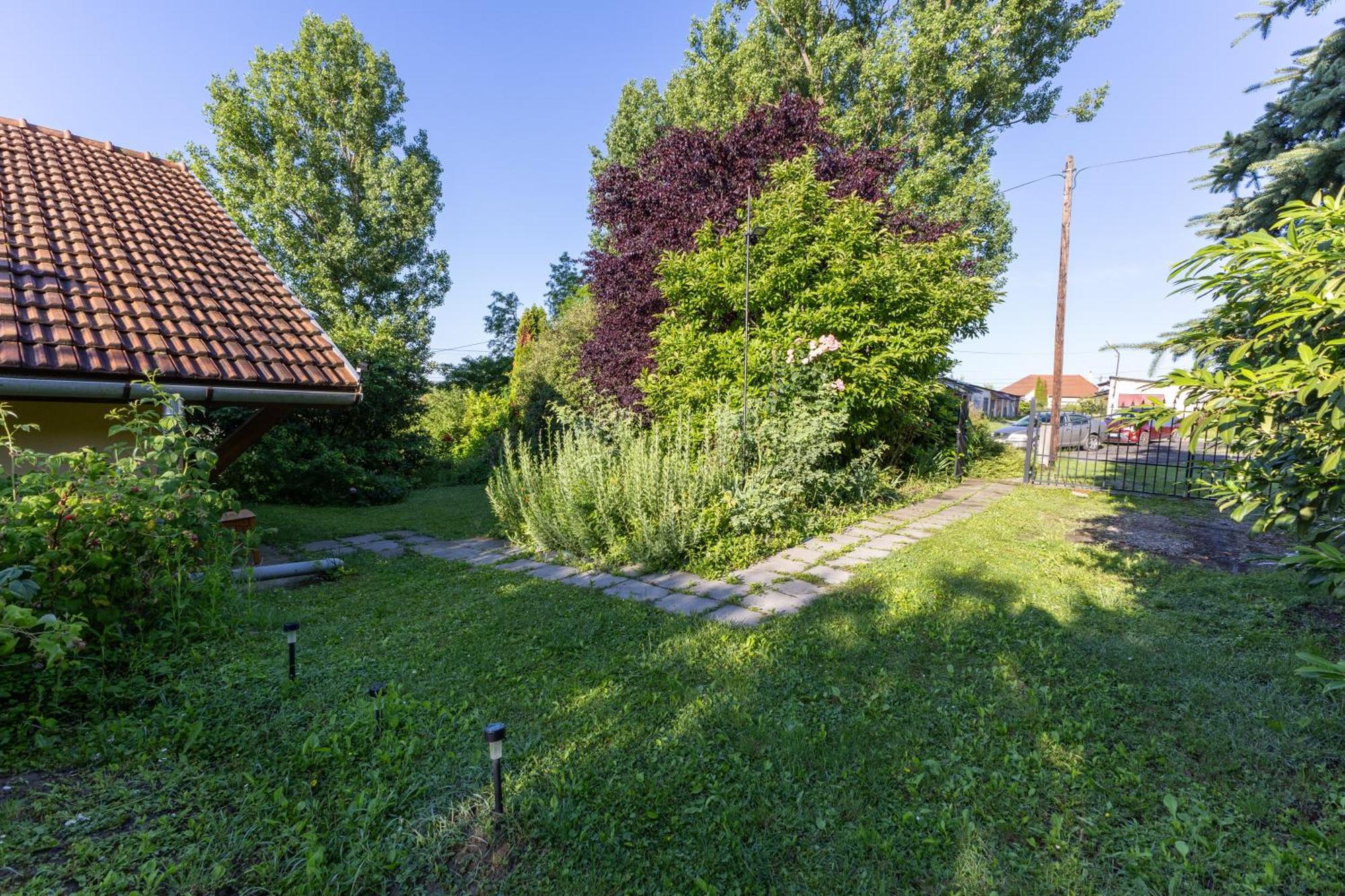Kismokus Apartman Eger Exteriör bild